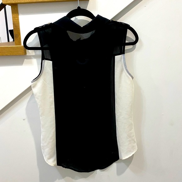 🌟3/$15 🛍 Sheer Tank Top - Picture 2 of 4